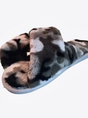 Womens Slippers Cross Plush Gray house Shoes Size 8 Camouflage Grey